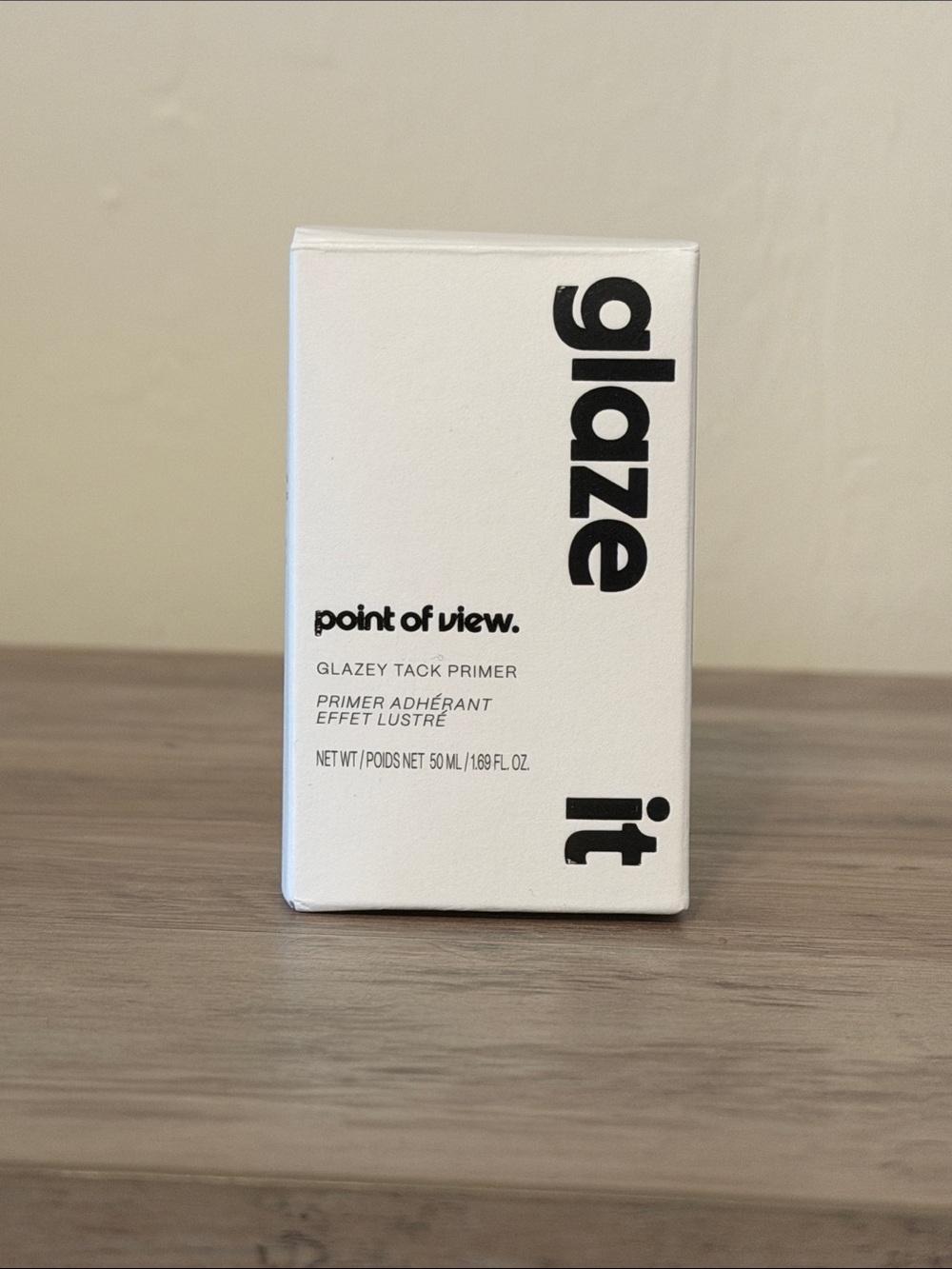 POINT OF VIEW.
glaze it glazey tack primer with glycerin and niacinamide